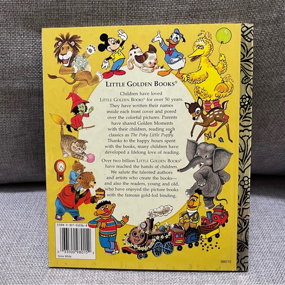 Snow White and the Seven Dwarfs (Disney Classic) (Little Golden Book) - Picture 2 of 3